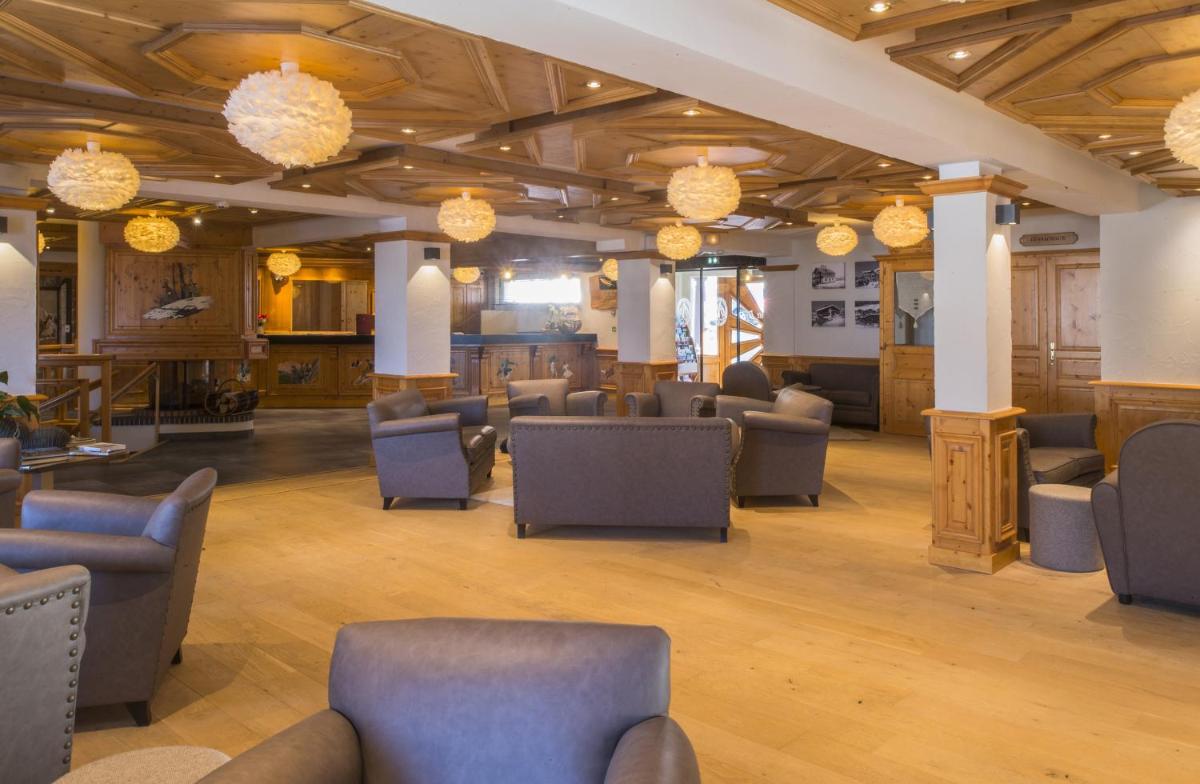 Coin salon dans l'établissement Hotel le Petit Dru