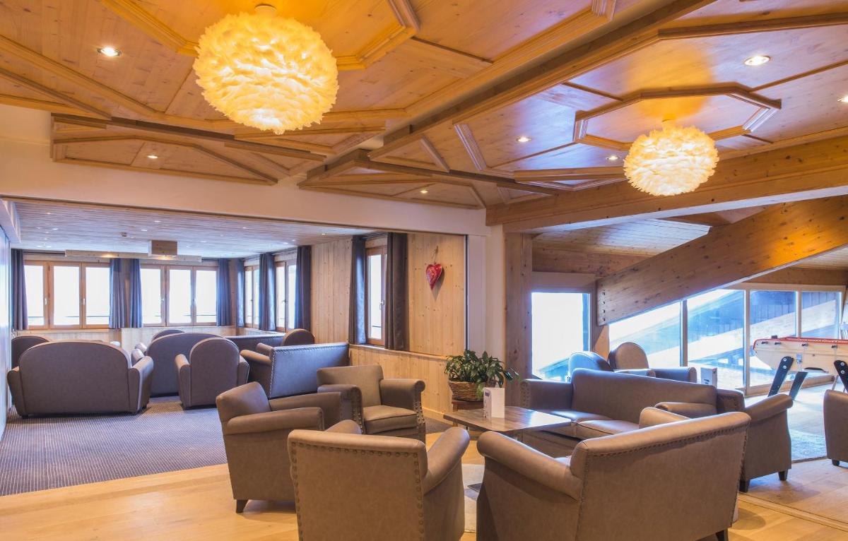 Coin salon dans l'établissement Hotel le Petit Dru