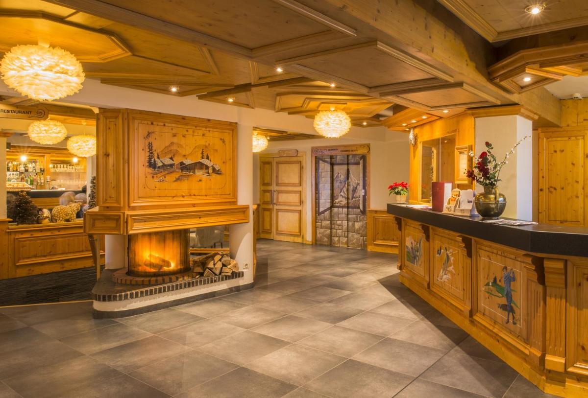Hall ou réception de l'établissement Hotel le Petit Dru