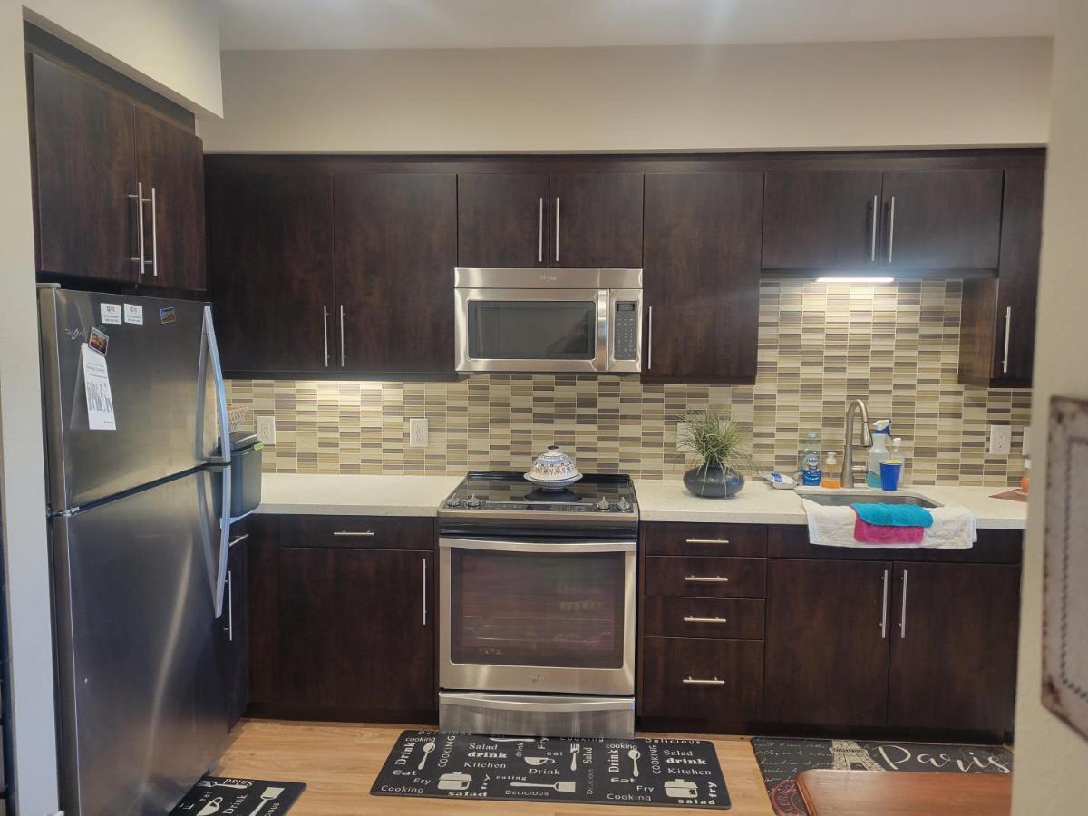 Southern California Living, Sun, Fun, and Dinning. - Housity