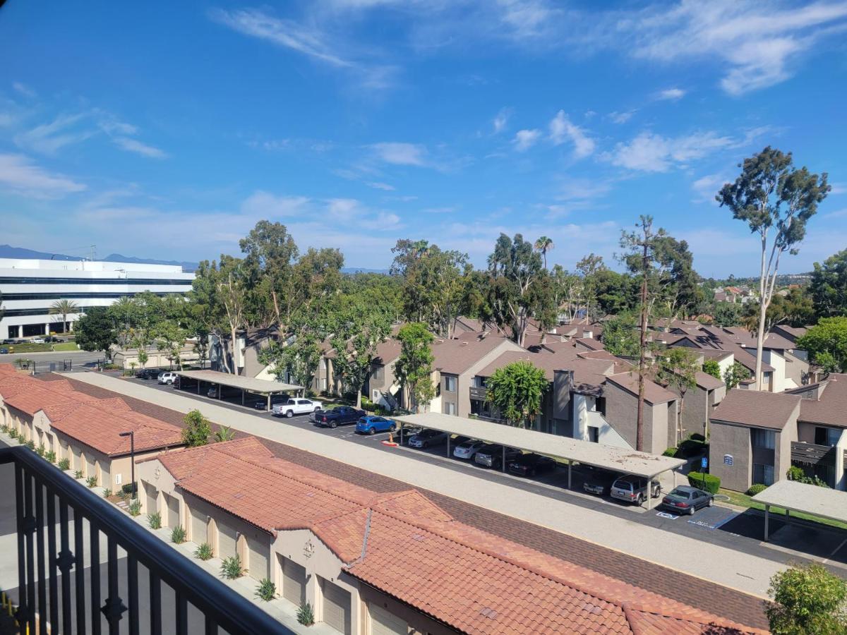 Southern California Living, Sun, Fun, and Dinning. - Housity