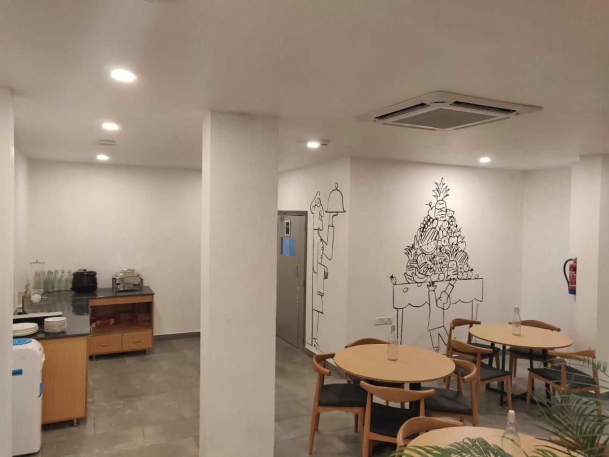 Hotel Townhouse at Udaipur City Railway Station - Housity