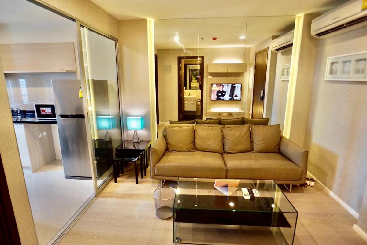 Luxury Apartment near Downtown (Pick-up Service) - Housity
