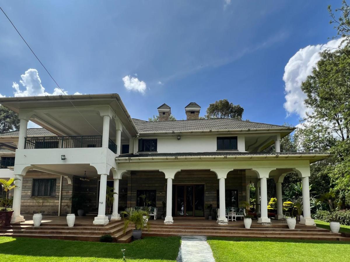 Suitetrails - The Palace Inn, Karen