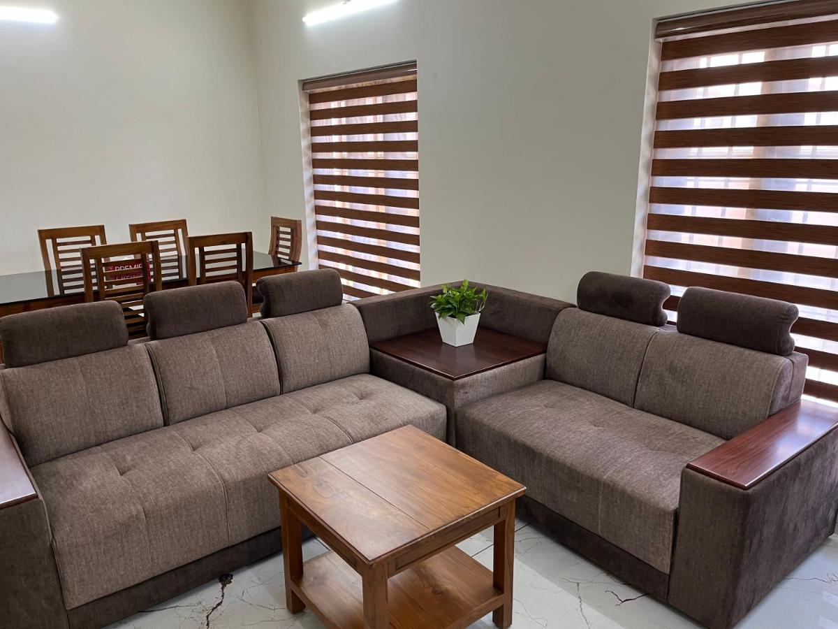Solomon Apartments,Alappuzha beach. - Housity