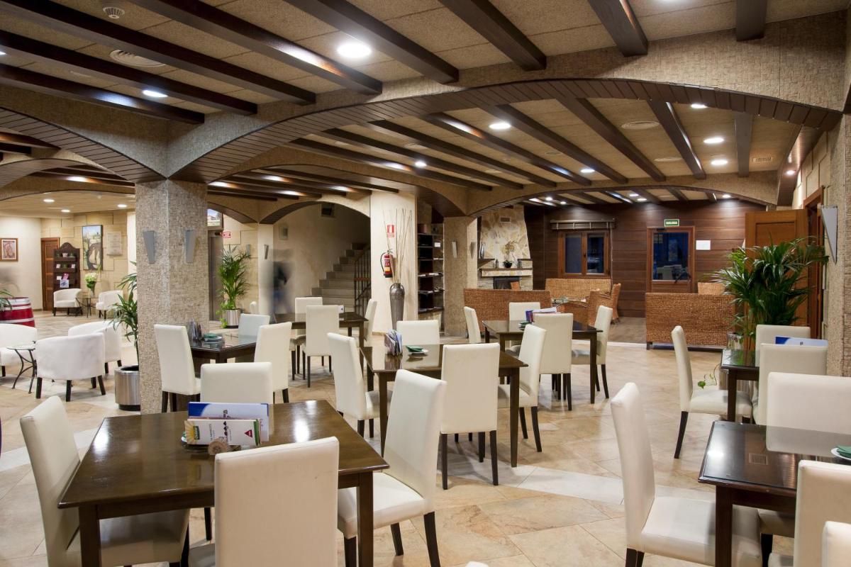 Un restaurante o sitio para comer en Hotel Comendador