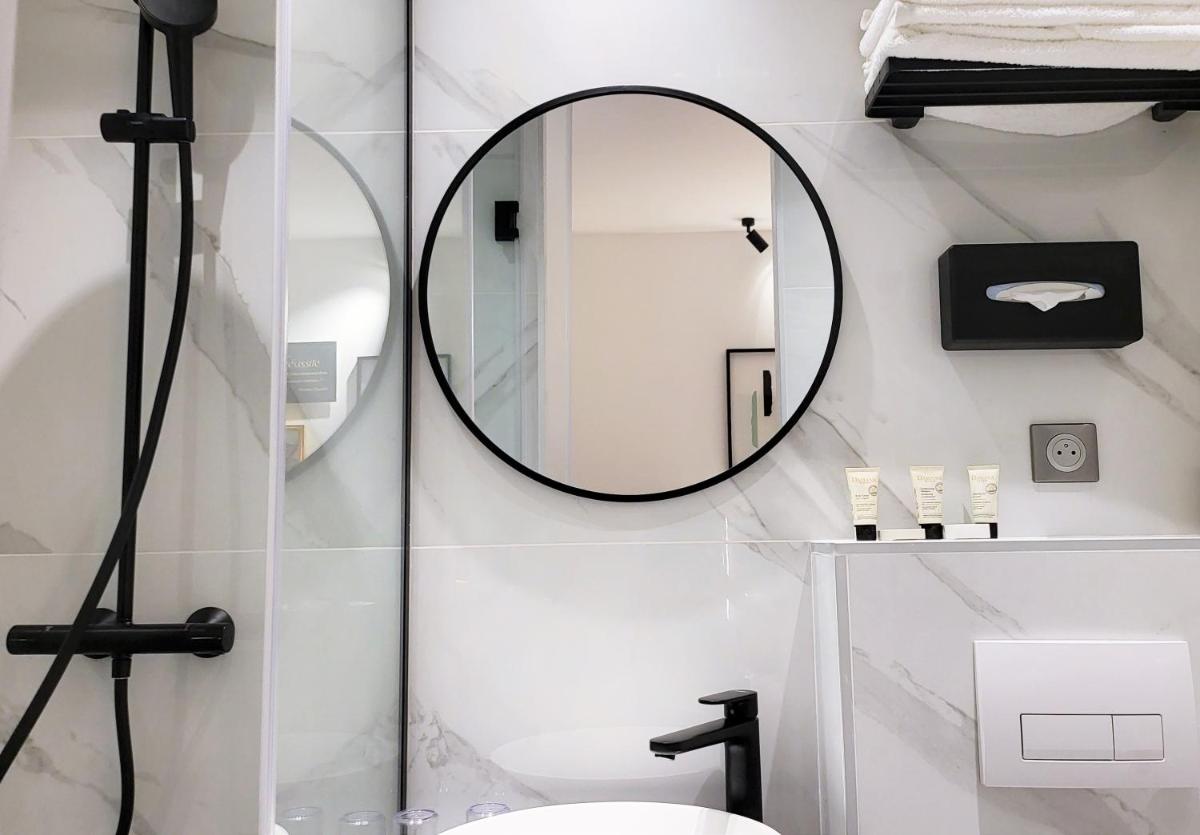 Salle de bains dans l'établissement Star Champs-Elysées