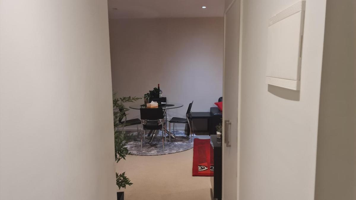 Qure Restaurant and Apartments Canberra Bruce - Housity