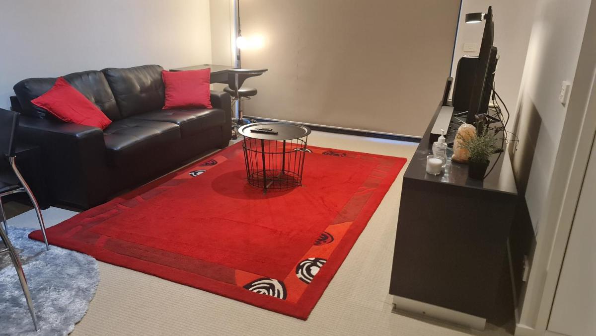 Qure Restaurant and Apartments Canberra Bruce - Housity