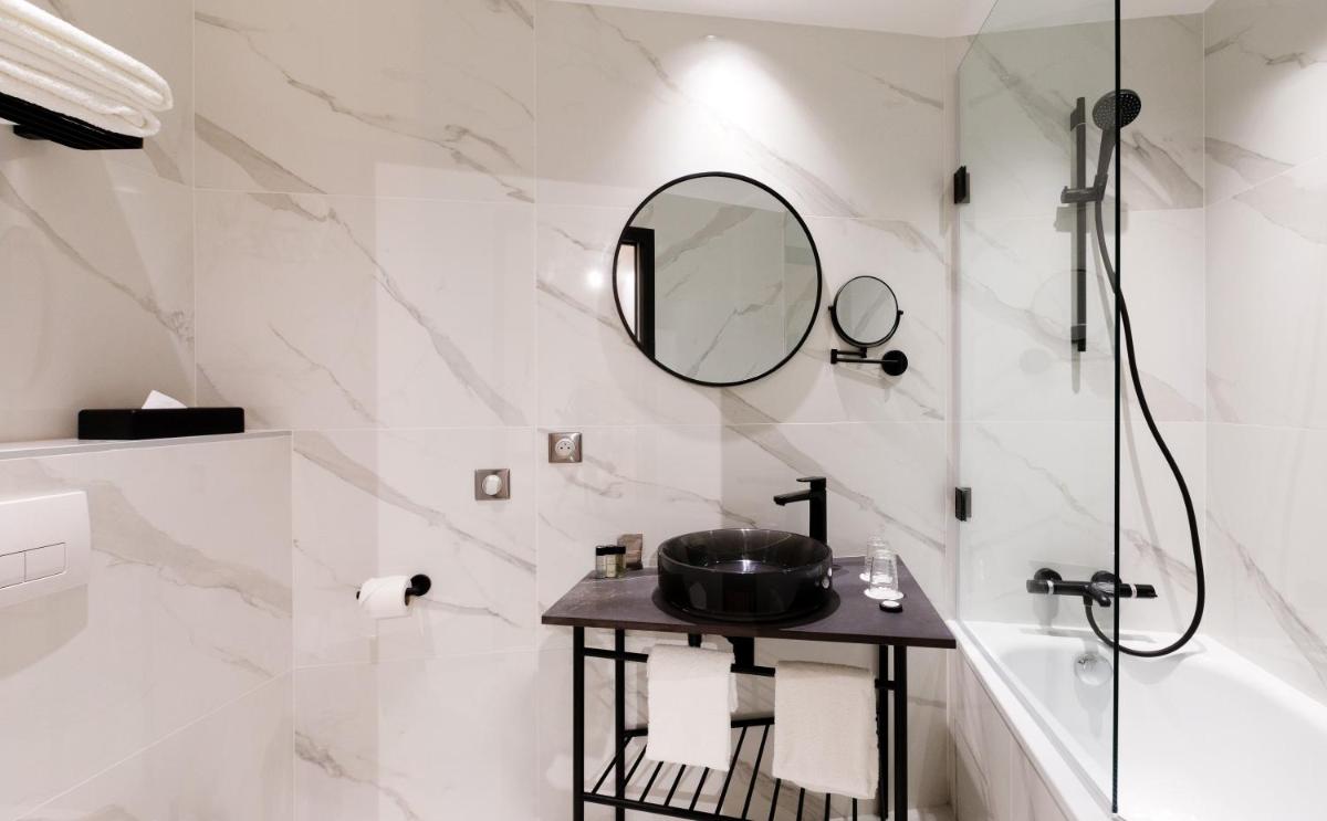 Salle de bains dans l'établissement Star Champs-Elysées
