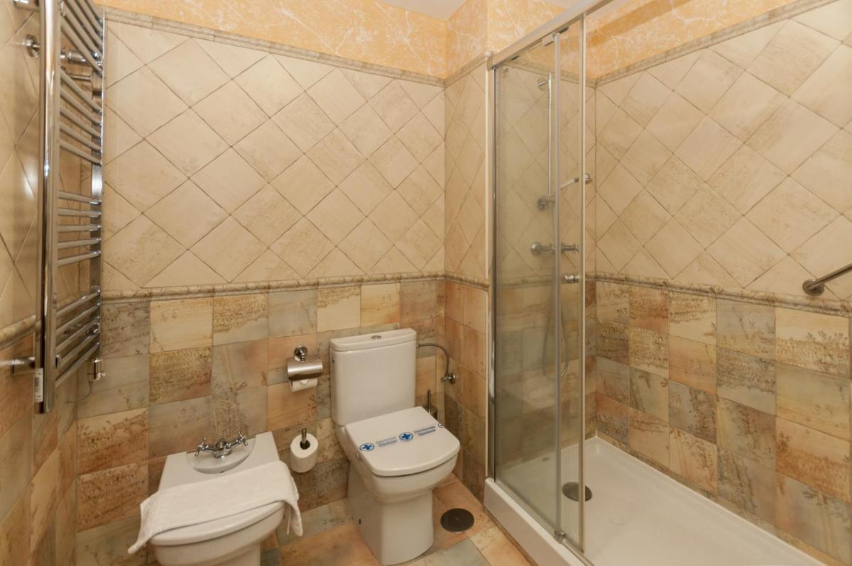 Un baño de Hotel Comendador