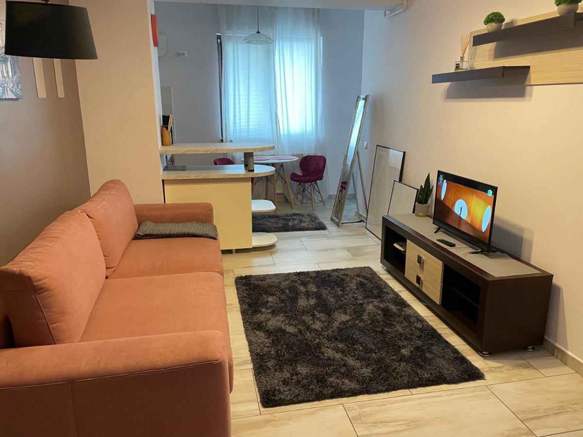 Le Lupin / center - Hizvo