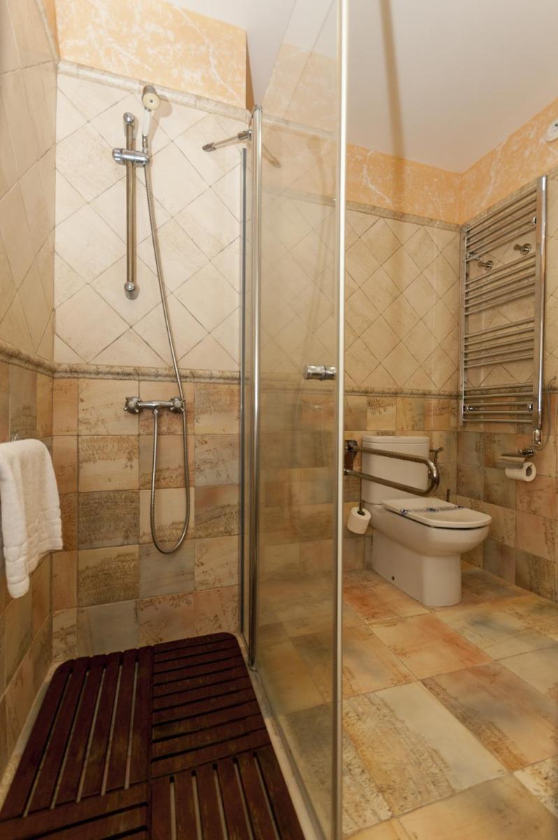 Un baño de Hotel Comendador