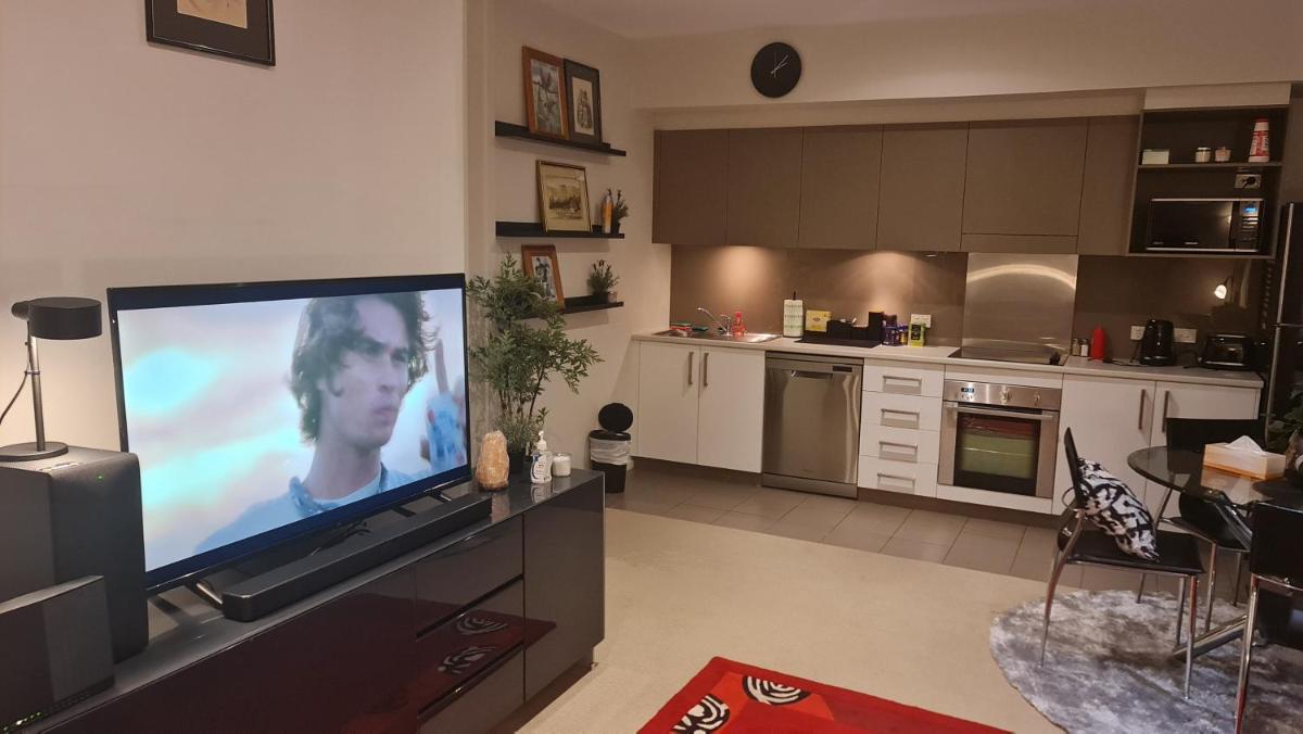Qure Restaurant and Apartments Canberra Bruce - Housity