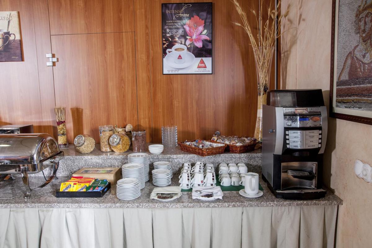 Comida en o cerca de este hotel