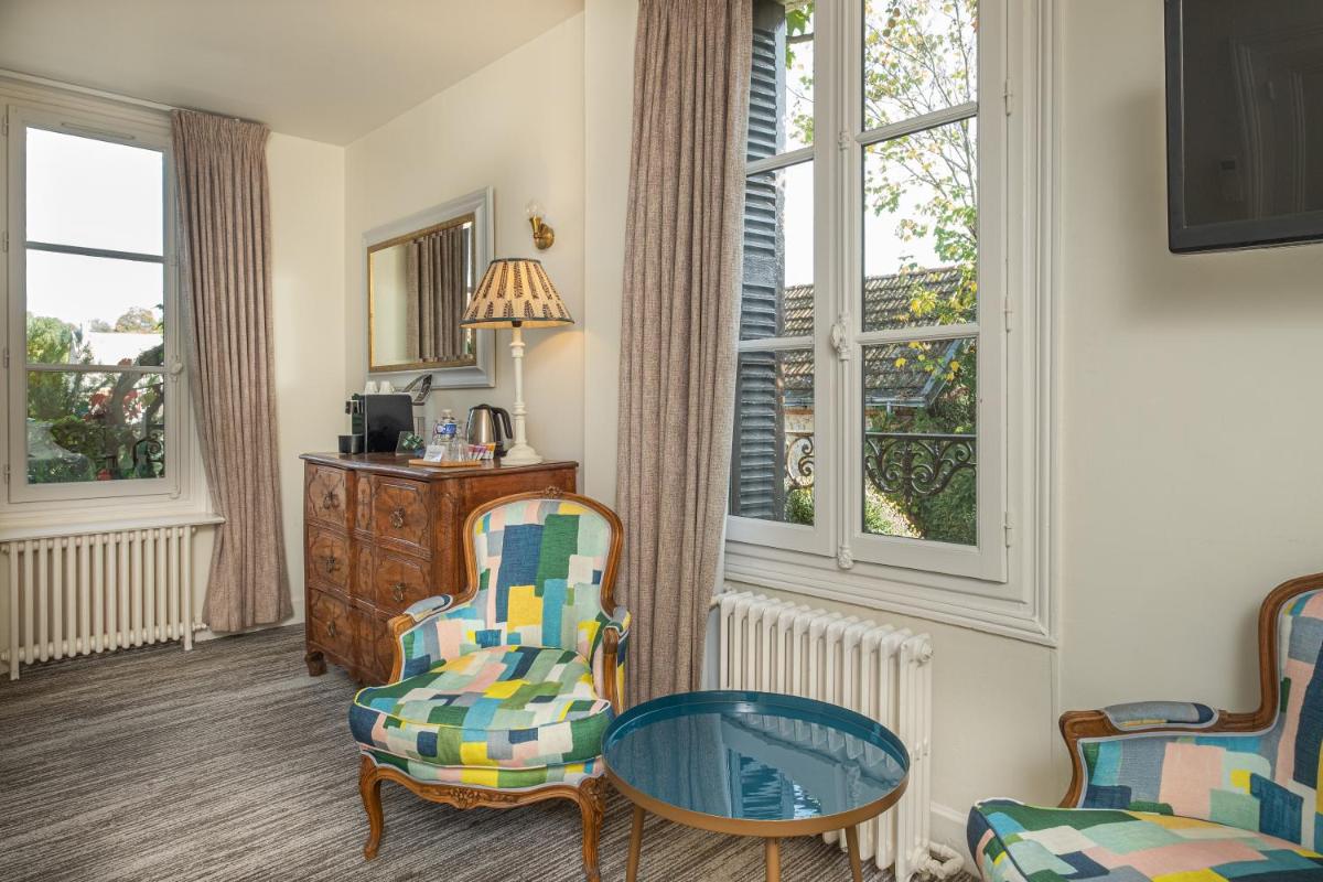 Télévision ou salle de divertissement dans l'établissement Auberge du Bon Laboureur Chenonceaux