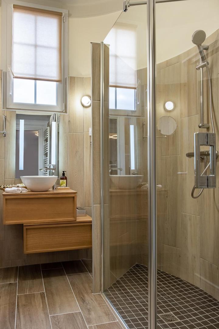 Salle de bains dans l'établissement Auberge du Bon Laboureur Chenonceaux