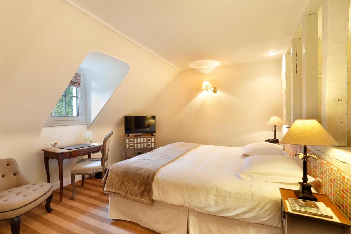 Un ou plusieurs lits dans un hébergement de l'établissement Auberge du Bon Laboureur Chenonceaux