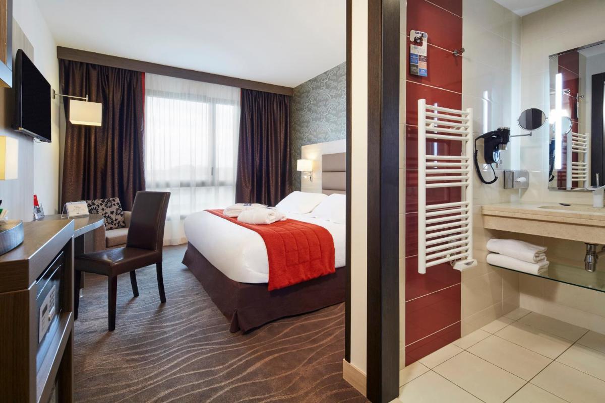 Un ou plusieurs lits dans un hébergement de l'établissement Kyriad Prestige Lyon Est - Saint Priest Eurexpo Hotel and SPA