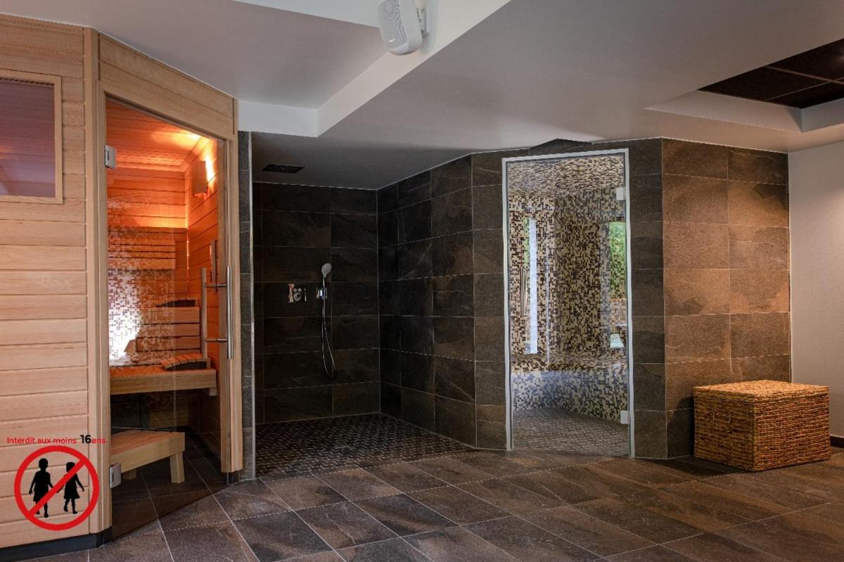 Salle de bains dans l'établissement Europe Haguenau – Hotel & Spa