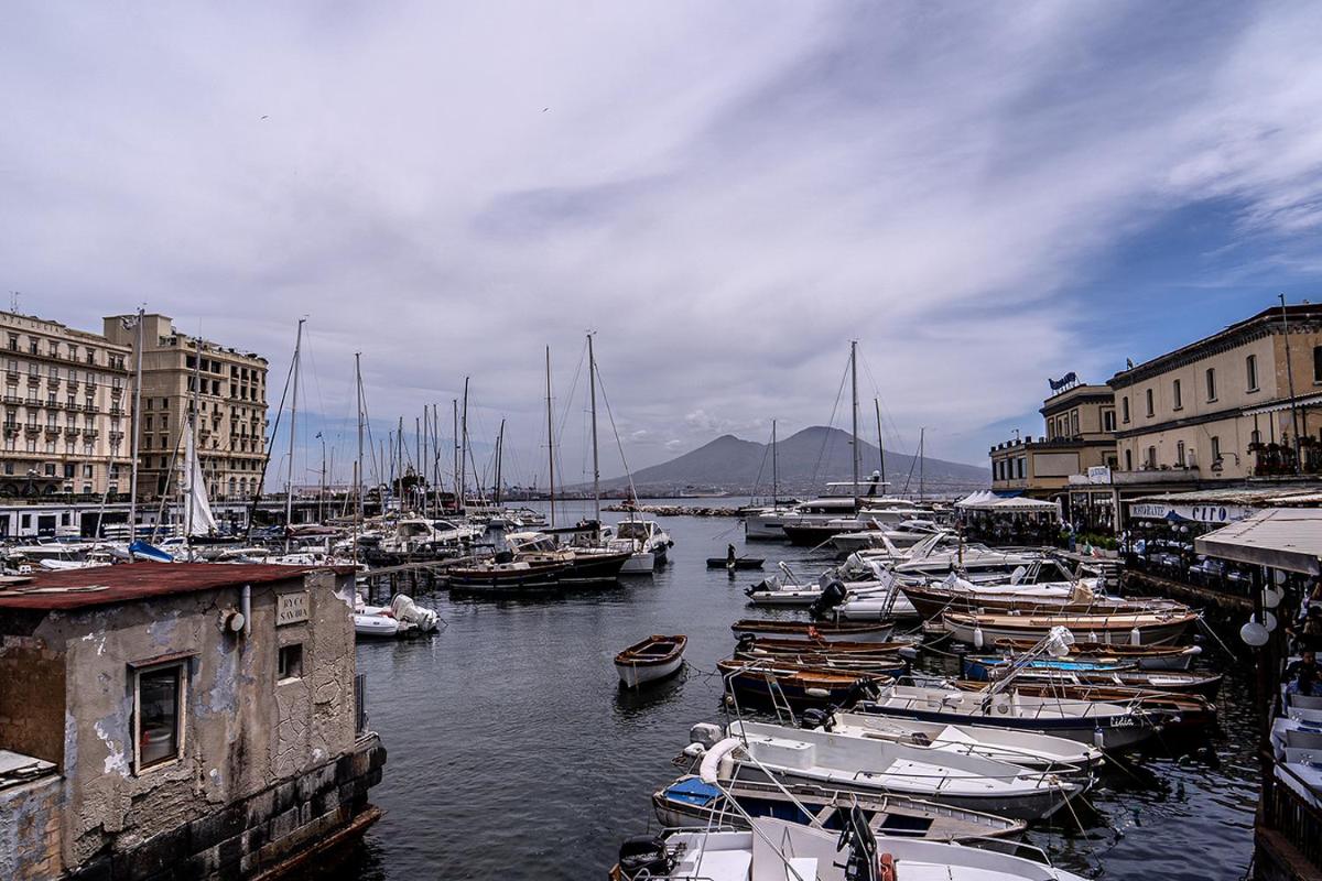 Suitetrails - Le 4 Stagioni Dante's Suites H Napoli Centro, by ClaPa Group