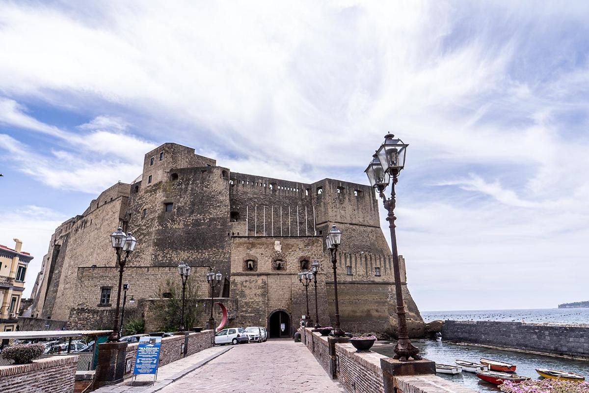 Suitetrails - Le 4 Stagioni Dante's Suites H Napoli Centro, by ClaPa Group
