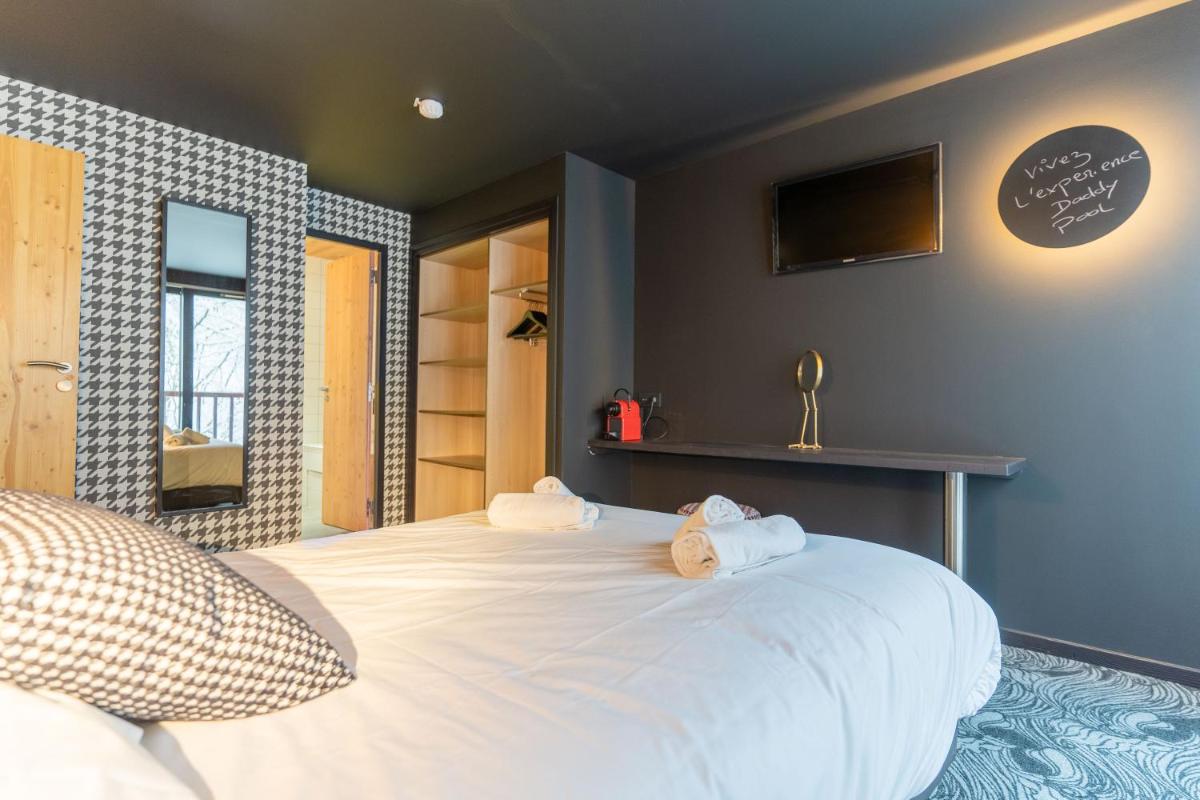 Un ou plusieurs lits dans un hébergement de l'établissement Hôtel Le Cristal Lodge - TERRESENS