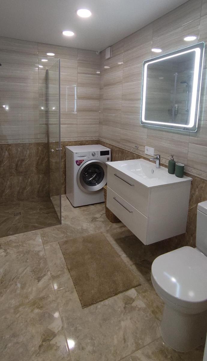 Suitetrails - NEW Apartment J22, Free Private Parking, Terrace, Self Check-in