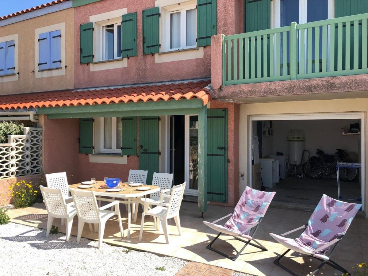 Villa T4 avec Piscine, 3 chambres, jardin, parking privé, proche commerces et plage, 8 couchages - FR-1-81-296 - Housity