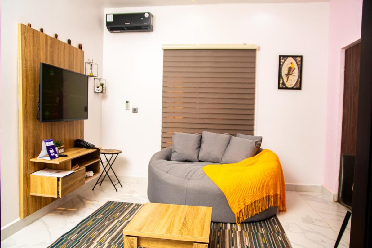 LOTUS EXECUTIVE SUITE, RHODABODE APT. - Housity