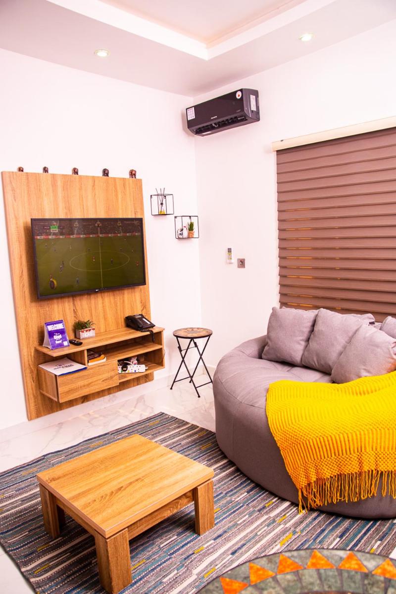 LOTUS EXECUTIVE SUITE, RHODABODE APT. - Housity