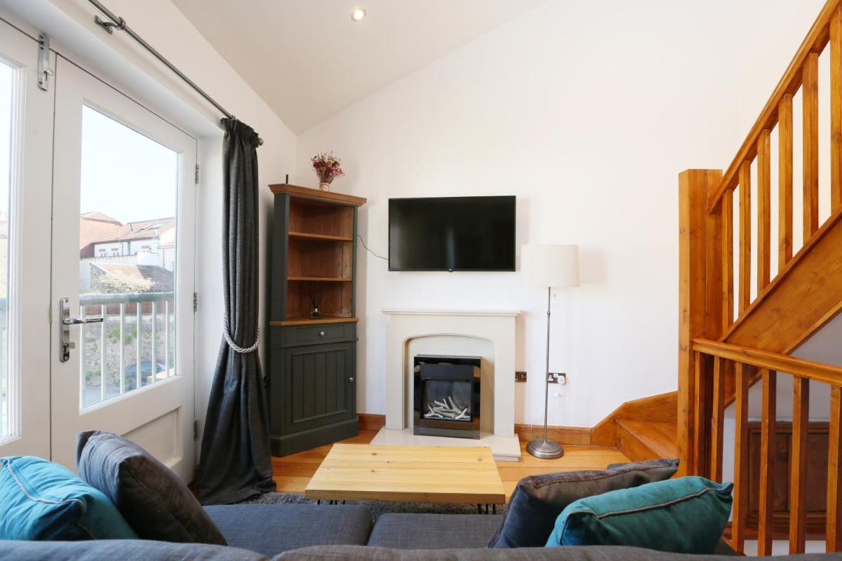 Old Stables, hidden period gem, spectacular garden - Housity