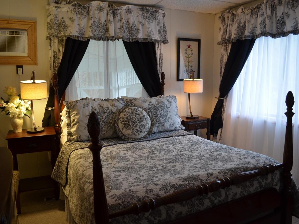 The Bavarian Manor Hotel - Housity