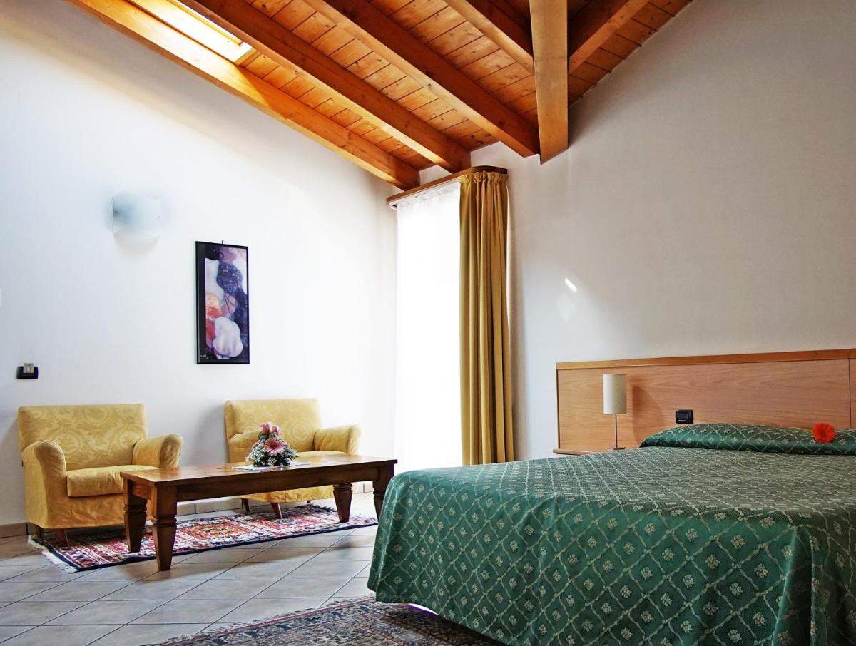 Alla Nave - Housity