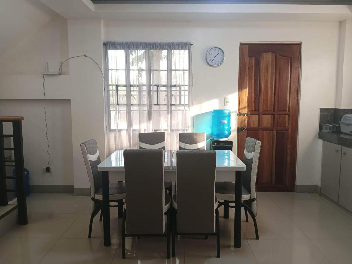 Mando Manor -3 Bedroom Private House for Large Group - Housity