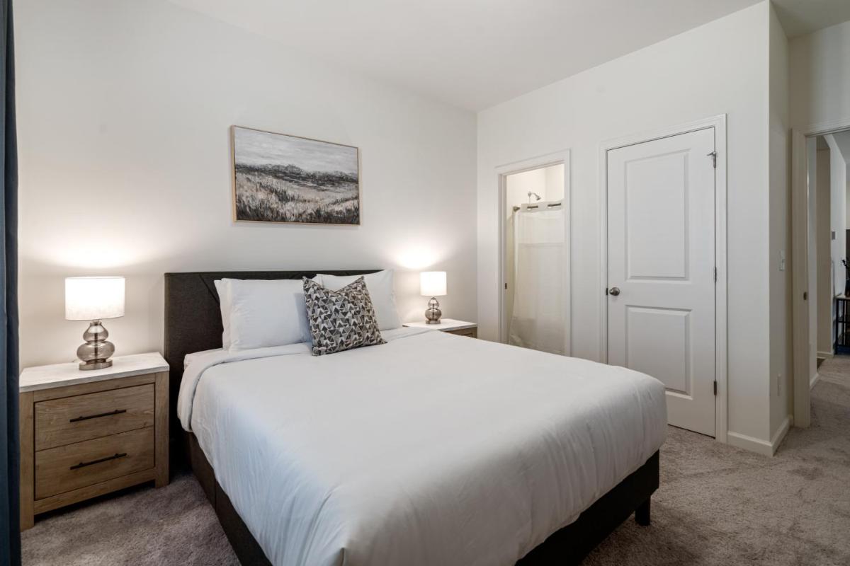 NEW Comfy 4BR Home Near Hamilton Crossing Park - Housity