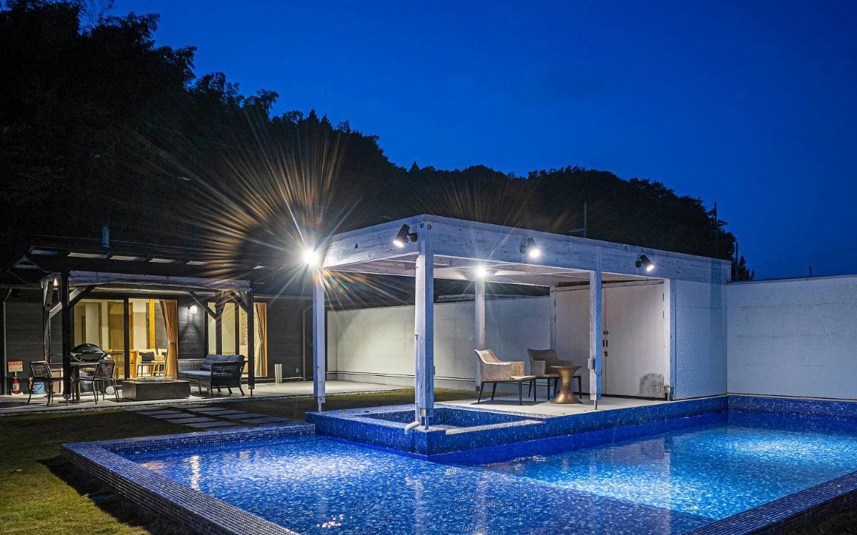 Mezzo ALL SUITE VILLAS - Housity