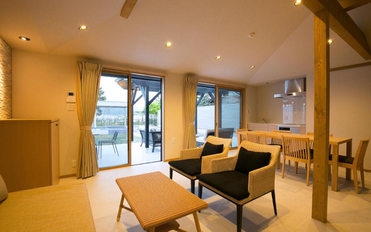 Mezzo ALL SUITE VILLAS - Housity