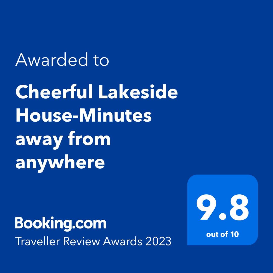 Cheerful Lakeside House-Minutes away from anywhere - Housity