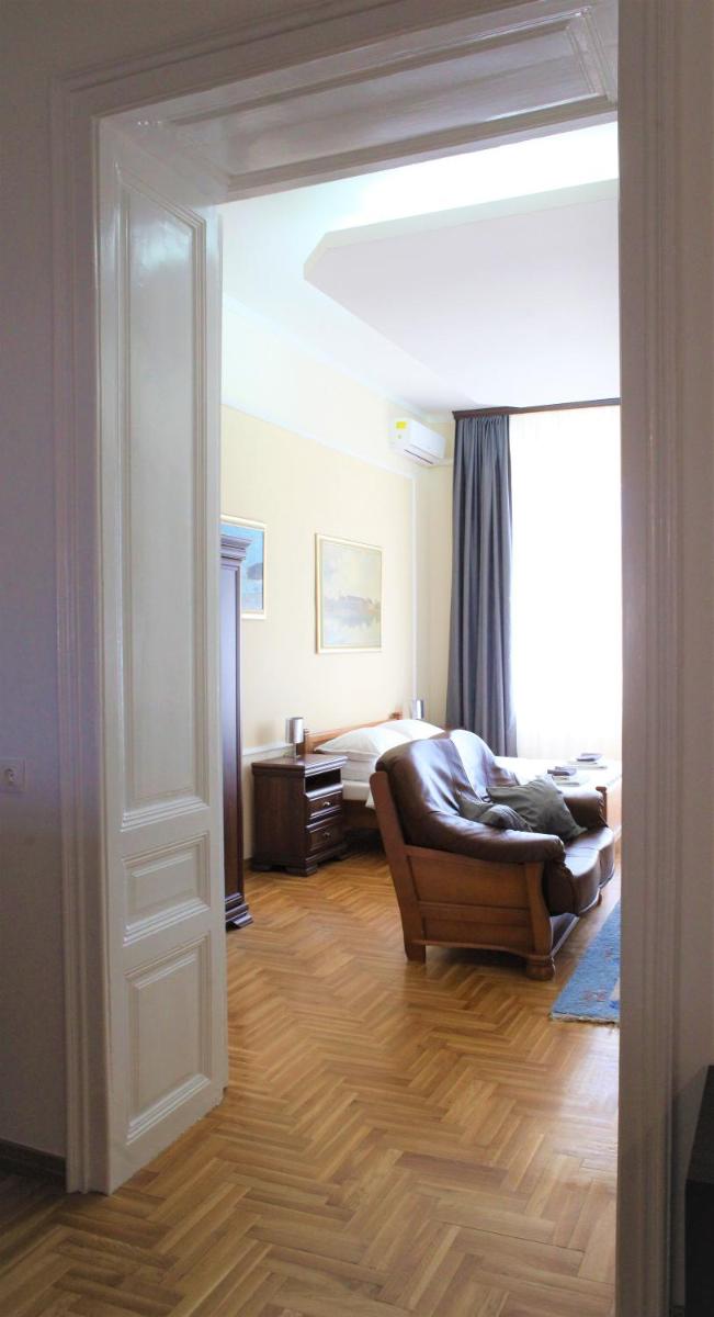GoldStar Osijek - Housity