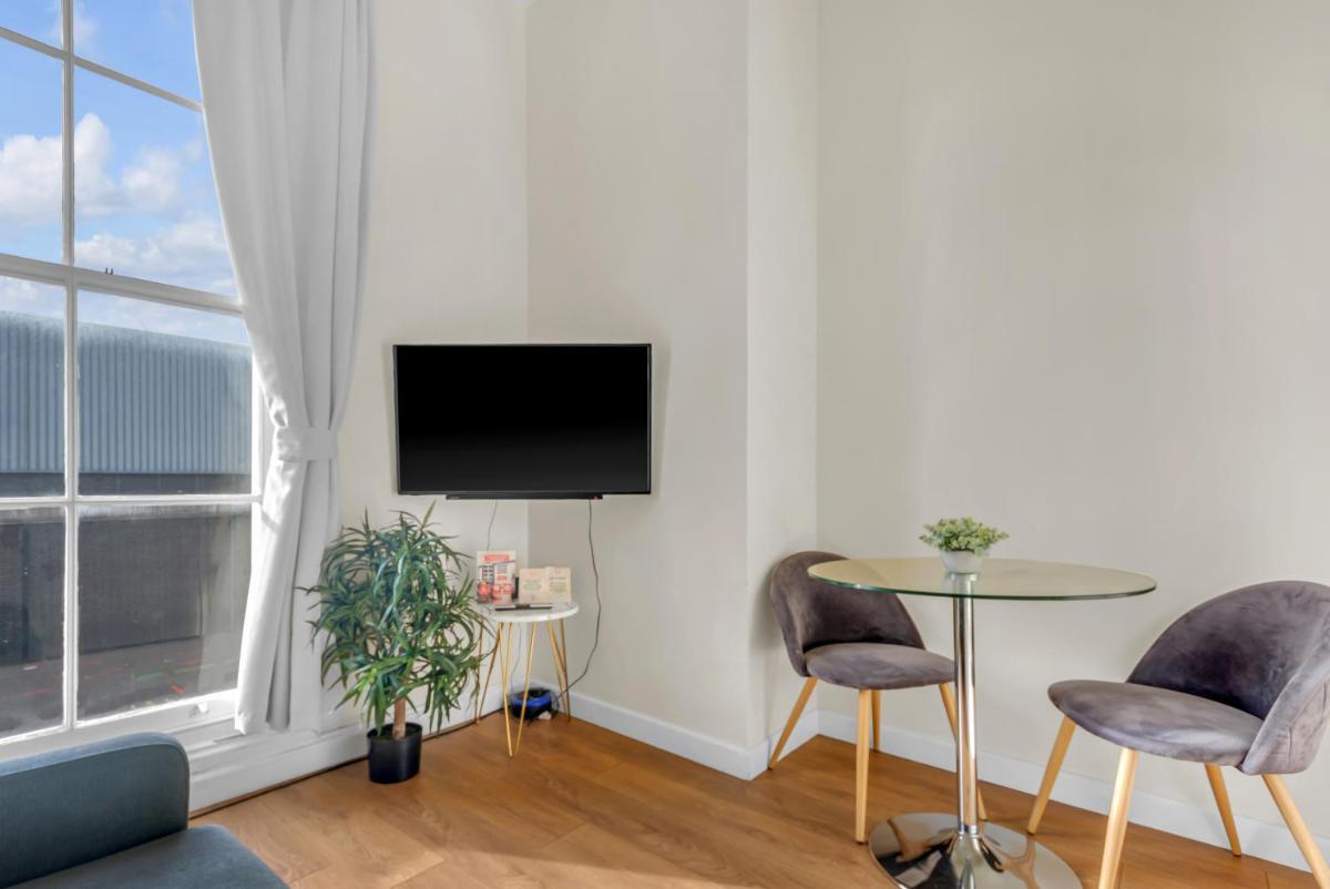 One Bedroom Serviced Apartment in Euston, Camden Town - Housity