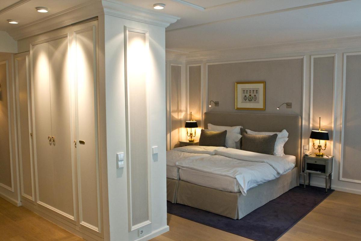 Ein Bett oder Betten in einem Zimmer der Unterkunft Hotel München Palace Ein Bett oder Betten in einem Zimmer der Unterkunft Hotel München Palace