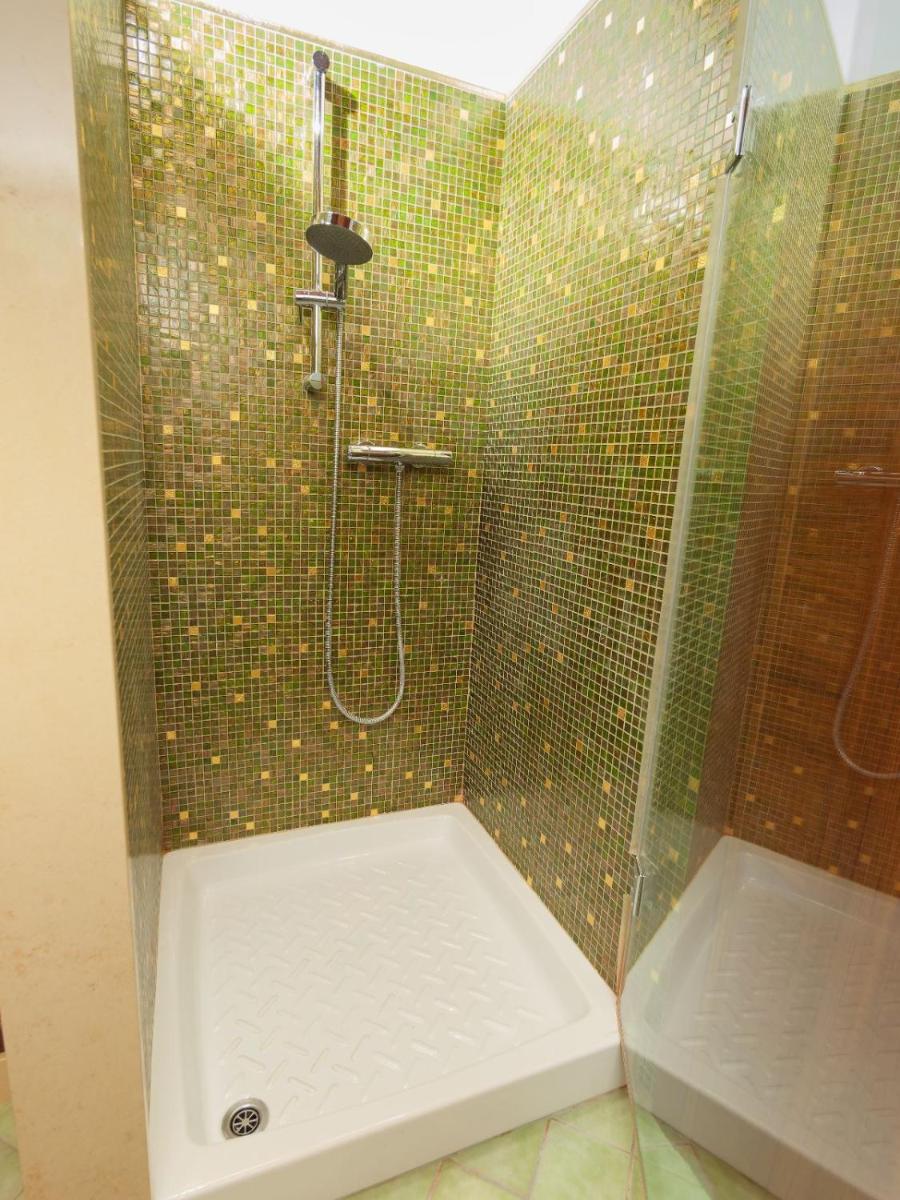 Casa privata immersa nel verde con giardino e piscina, ad Assisi - Housity
