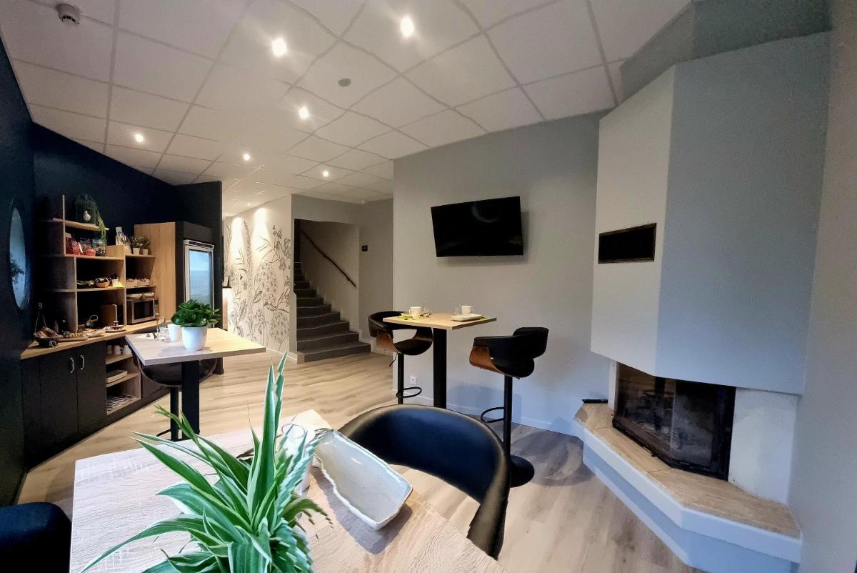Hotel Pont De Senard - Housity