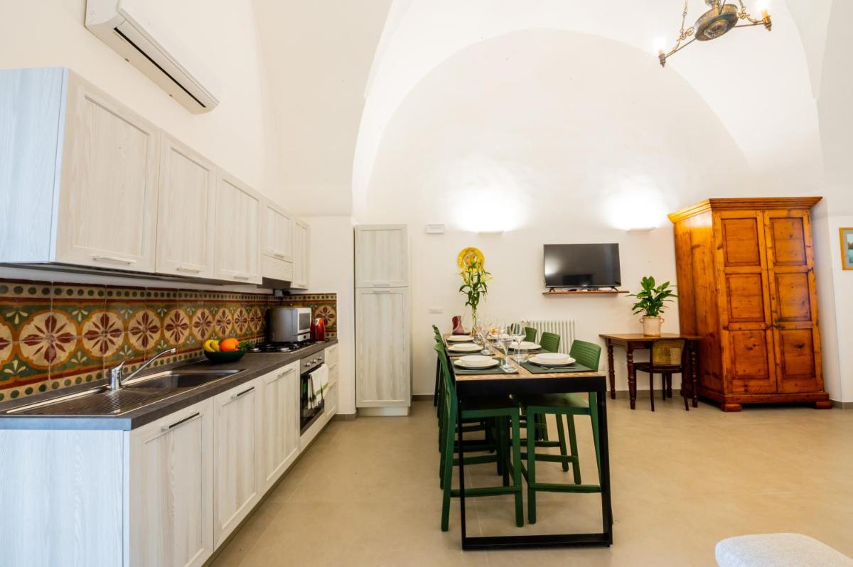 First Falcon Apartment - Housity