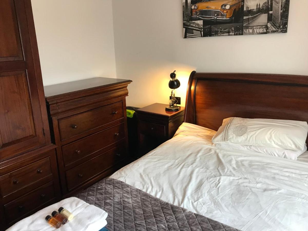 Amazing Quiet Garden House near London Luton Airport - Housity