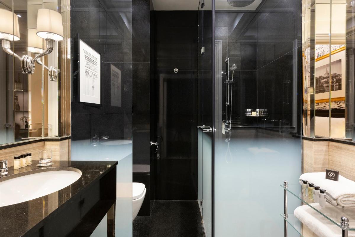 Salle de bains dans l'établissement Hôtel Keppler