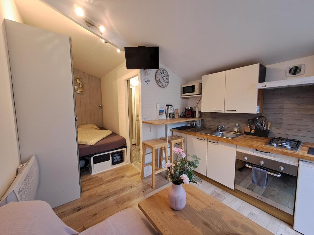 Joli studio au calme dans un jardin privatif - Housity