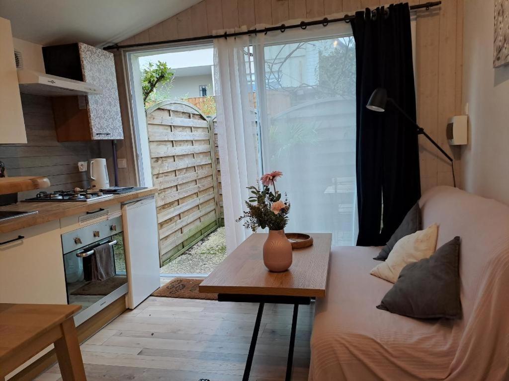 Joli studio au calme dans un jardin privatif - Housity