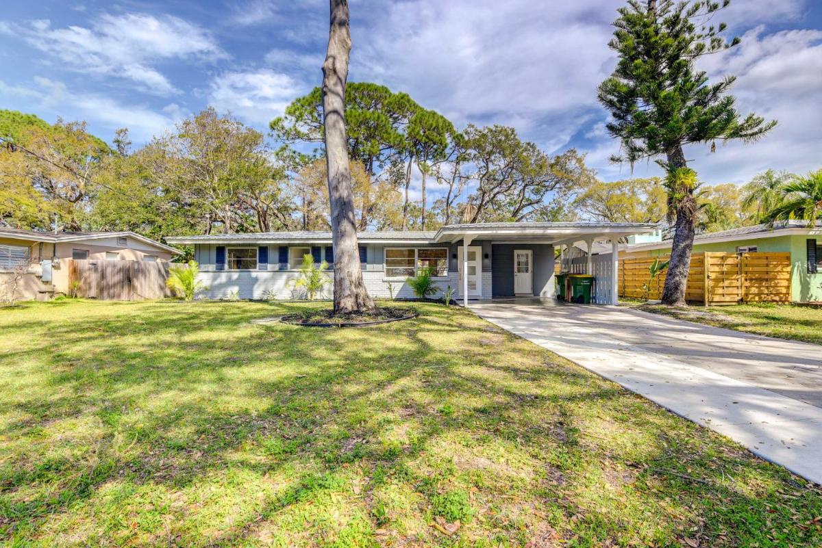 Charming Sarasota Vacation Home Near Downtown - Housity